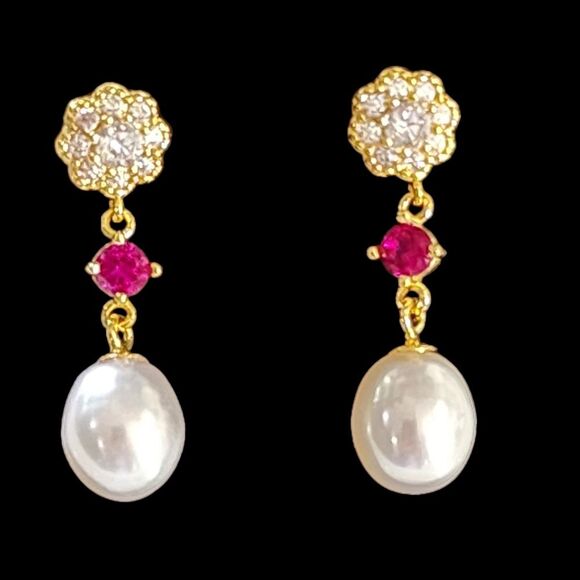 925S Red Gemstones‎ Stud Earrings With Cultured Freshwater Pearl and Zirconia - Picture 3 of 12